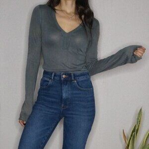 Kowboys and Co Gray Long Sleeve V-neck Shirt Long